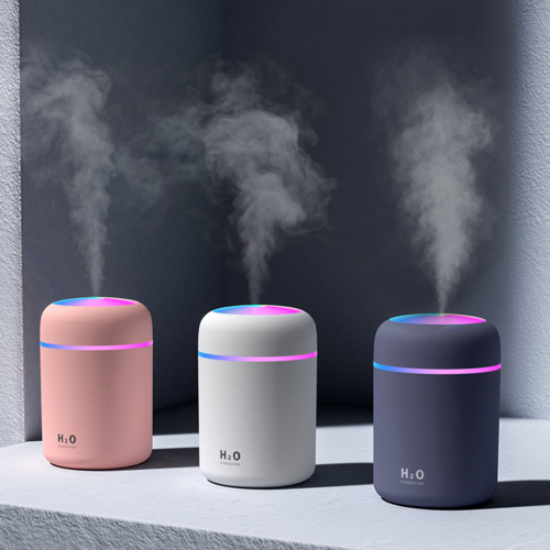 Mini humidificador de aire y difusor de aceites aromáticos. Tanque de agua de 300ml. Con luz nocturna de colores / Portable Air Humidifier Aroma Essential Oil Diffuser for Car Home