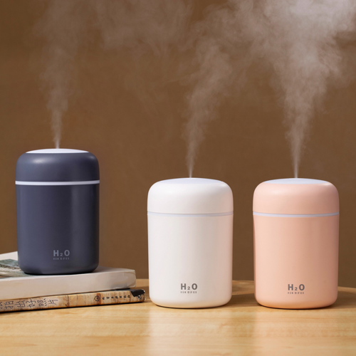 Mini humidificador de aire y difusor de aceites aromáticos. Tanque de agua de 300ml. Con luz nocturna de colores / Portable Air Humidifier Aroma Essential Oil Diffuser for Car Home